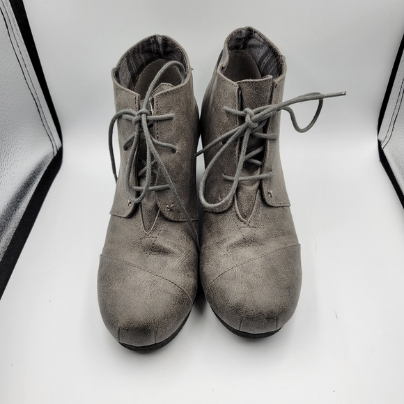 Maurices Gray Wedge Booties Sz 8.5 - Picture 2 of 10